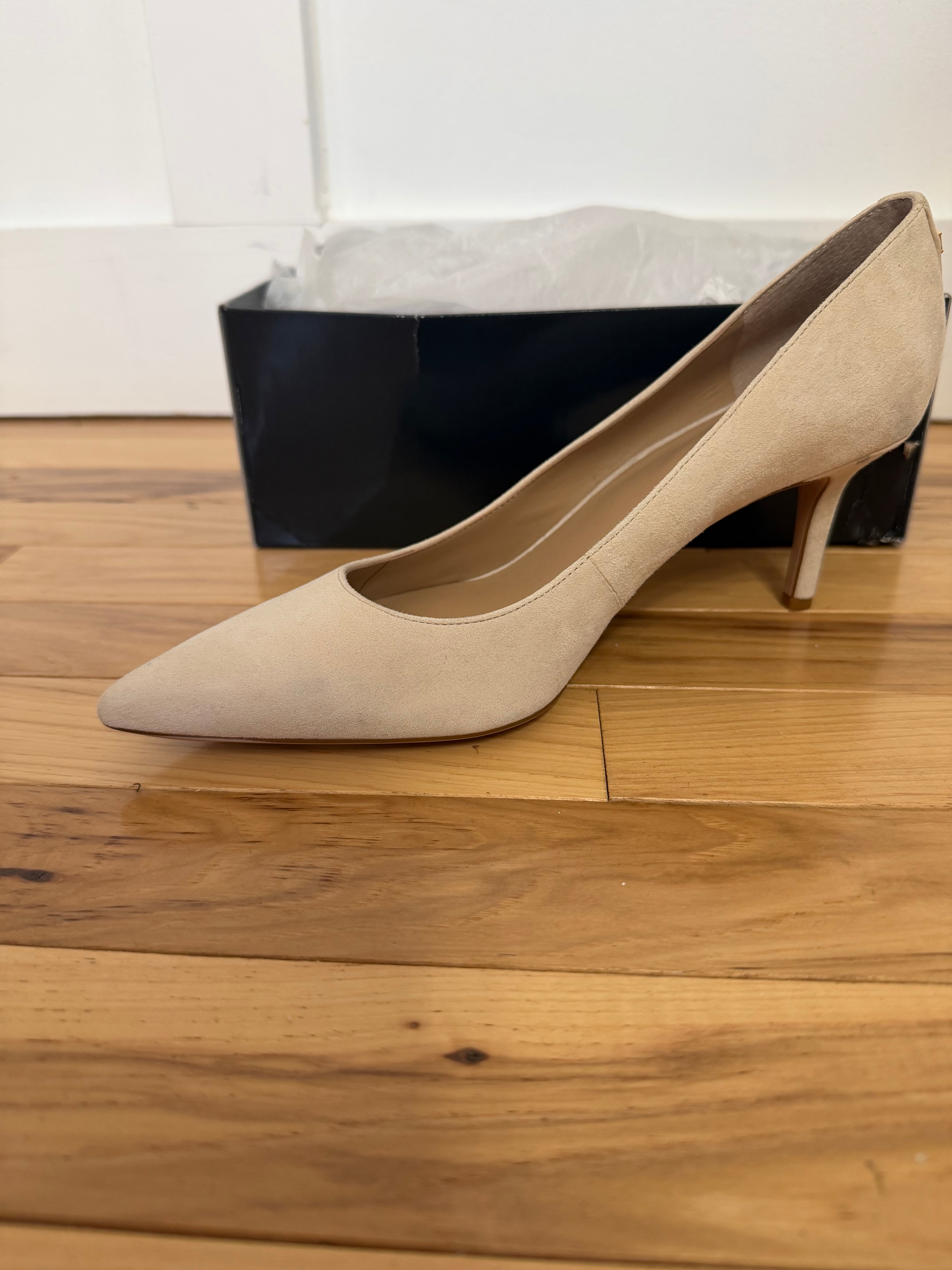 8.5 Lauren Ralph Lauren Suede Heel