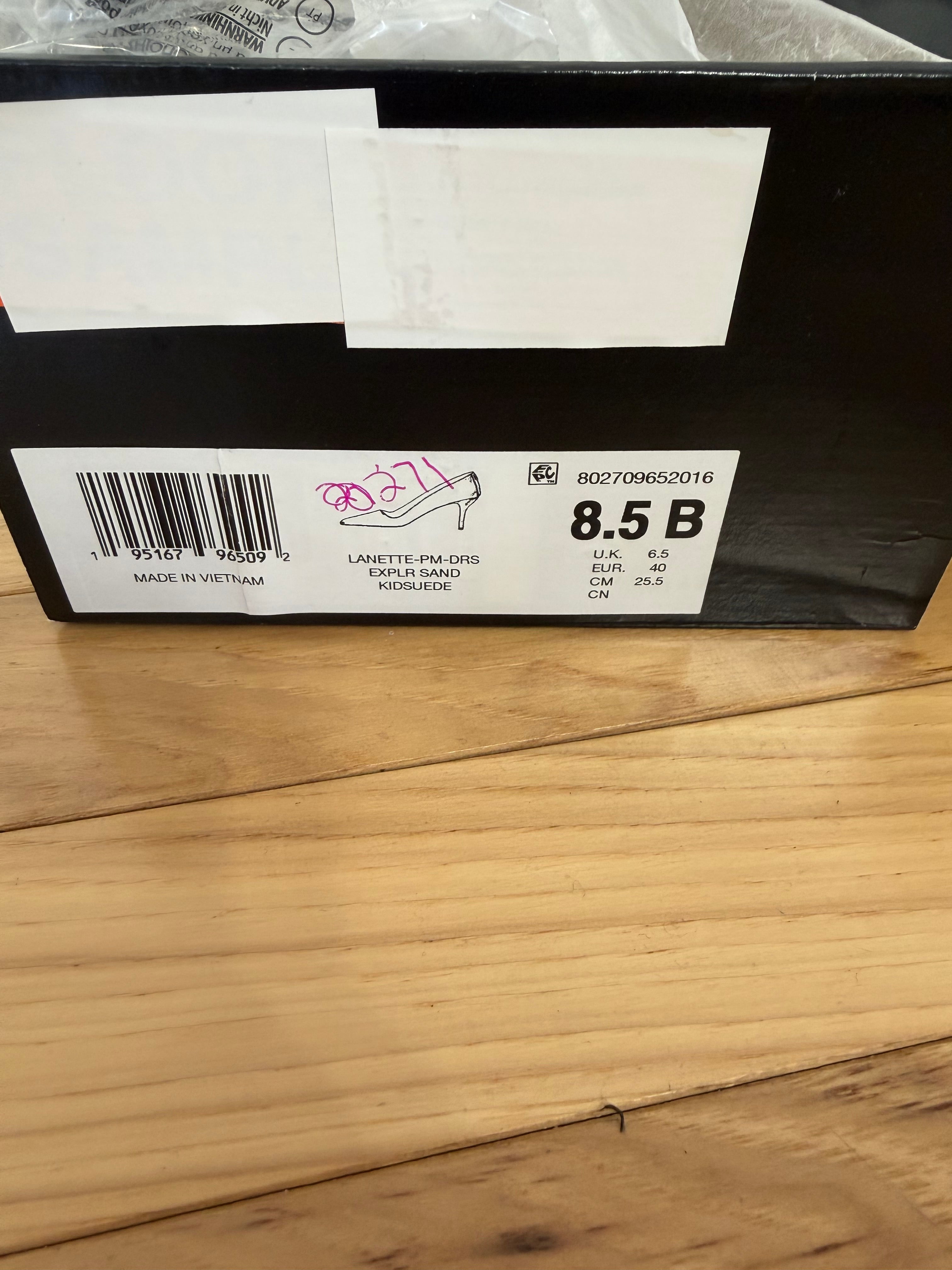 8.5 Lauren Ralph Lauren Suede Heel